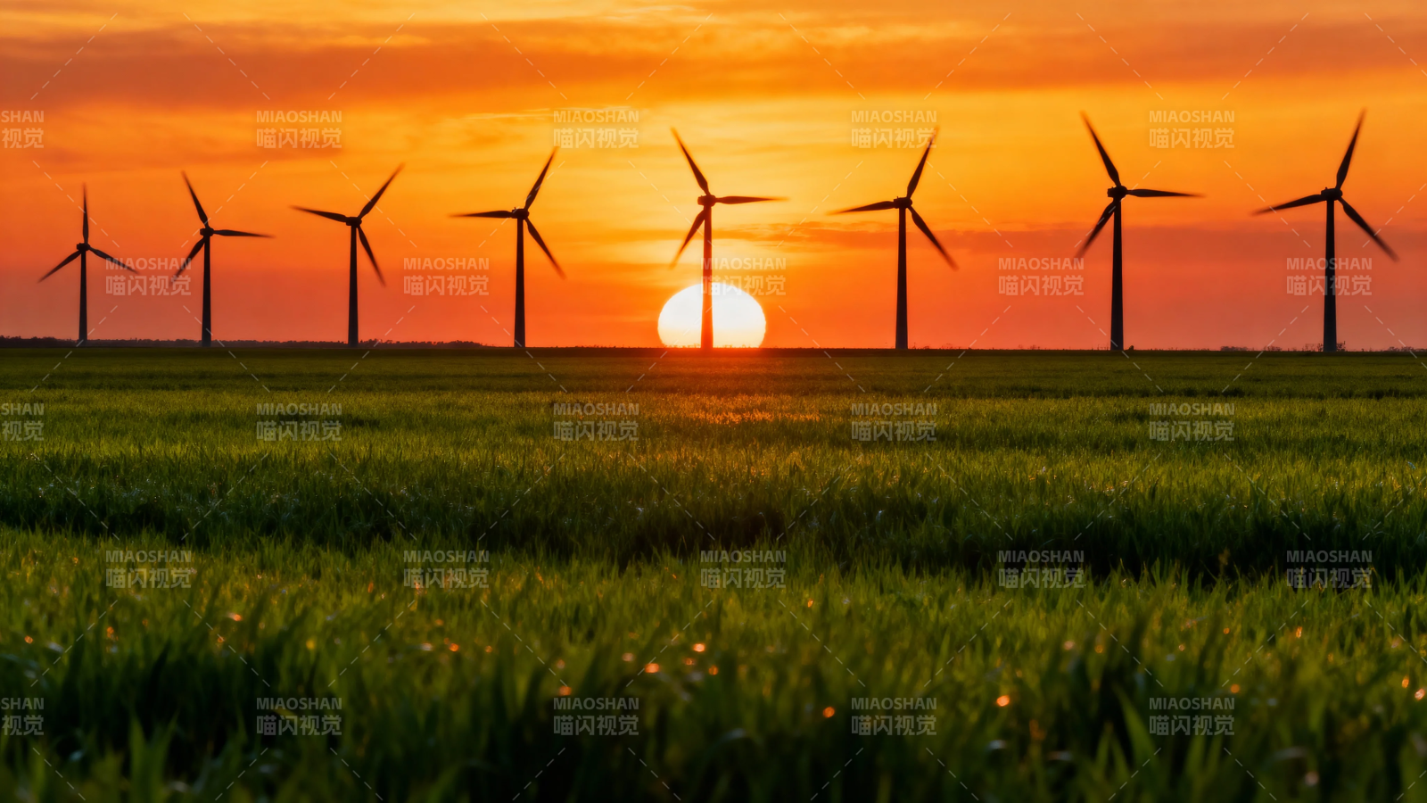 夕阳风车绿野图图片