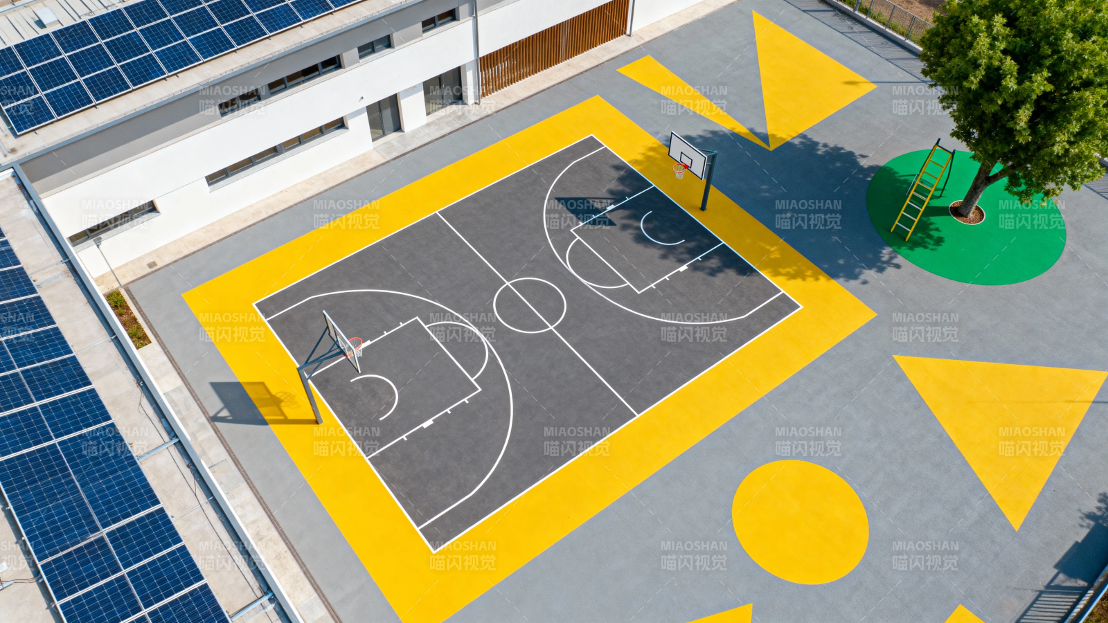 校园篮球场航拍图图片