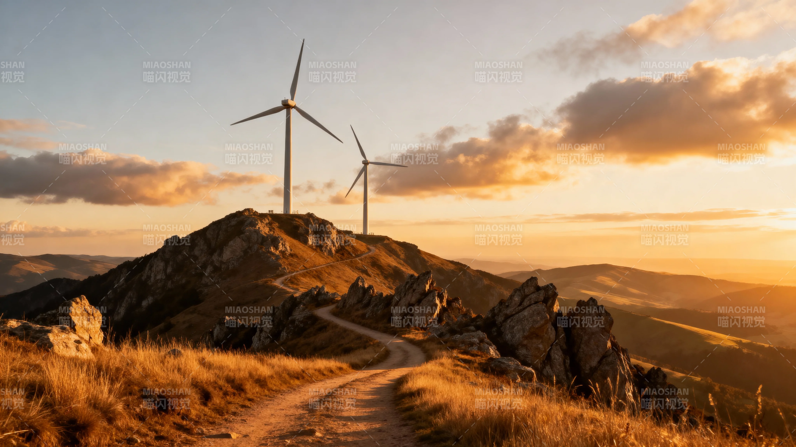 山顶风车迎夕阳图片