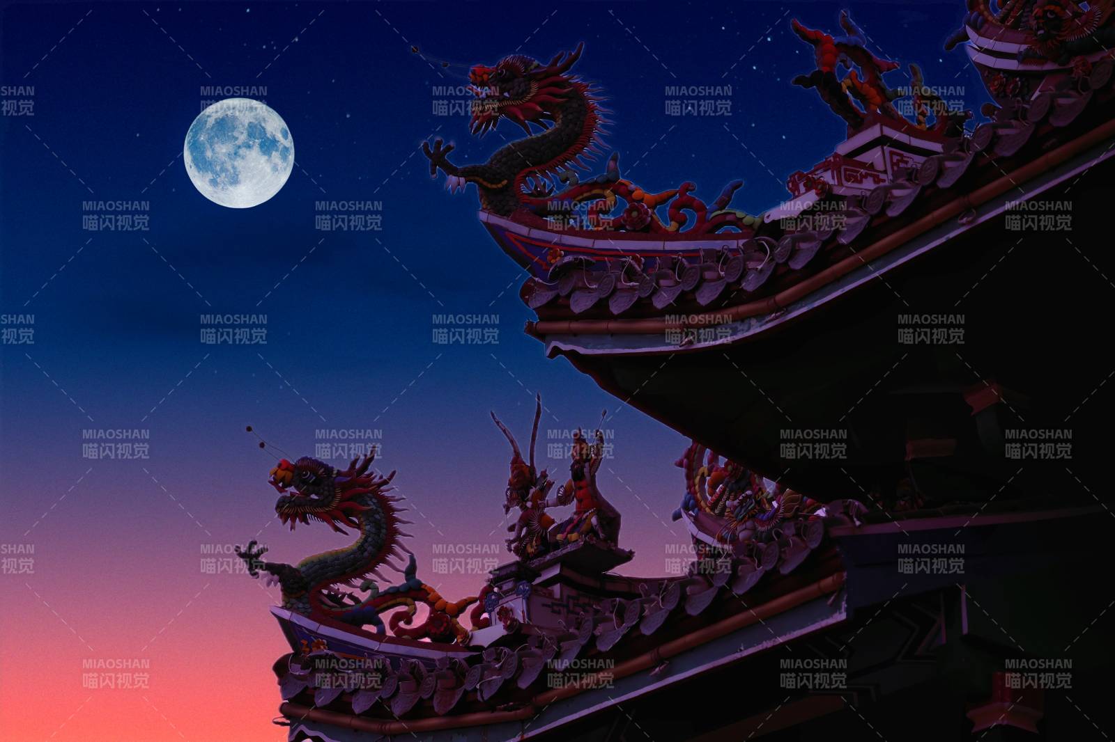 月夜龙脊映古檐图片