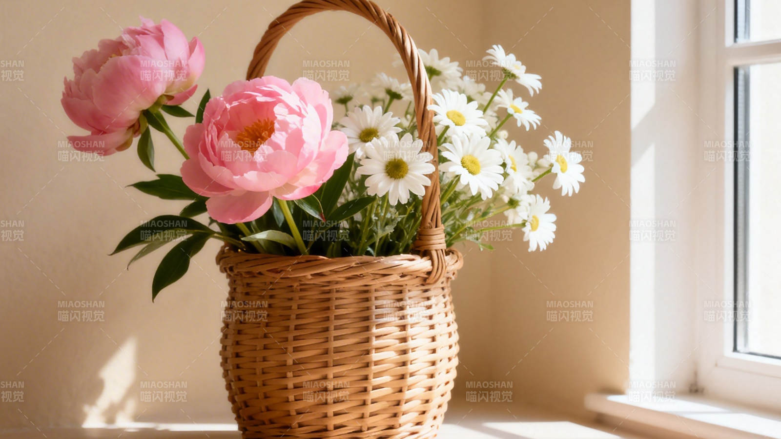 窗边花篮 粉芍药与雏菊图片