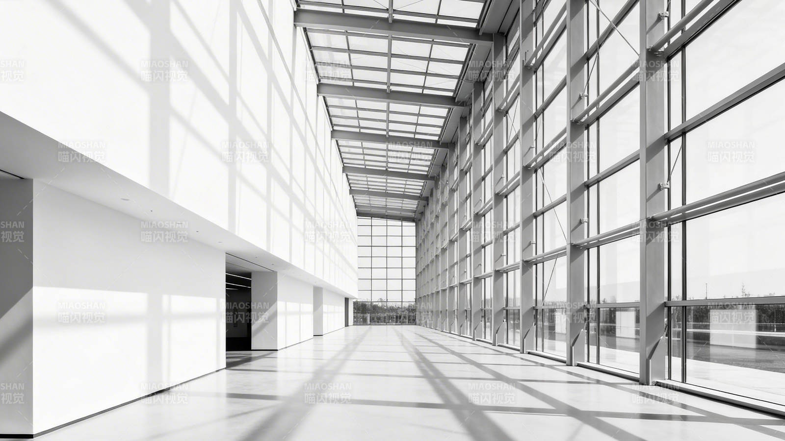 现代玻璃长廊光影交错图片