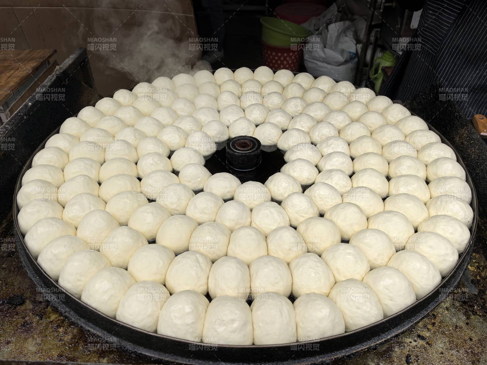 蒸笼里的白馒头阵列图片