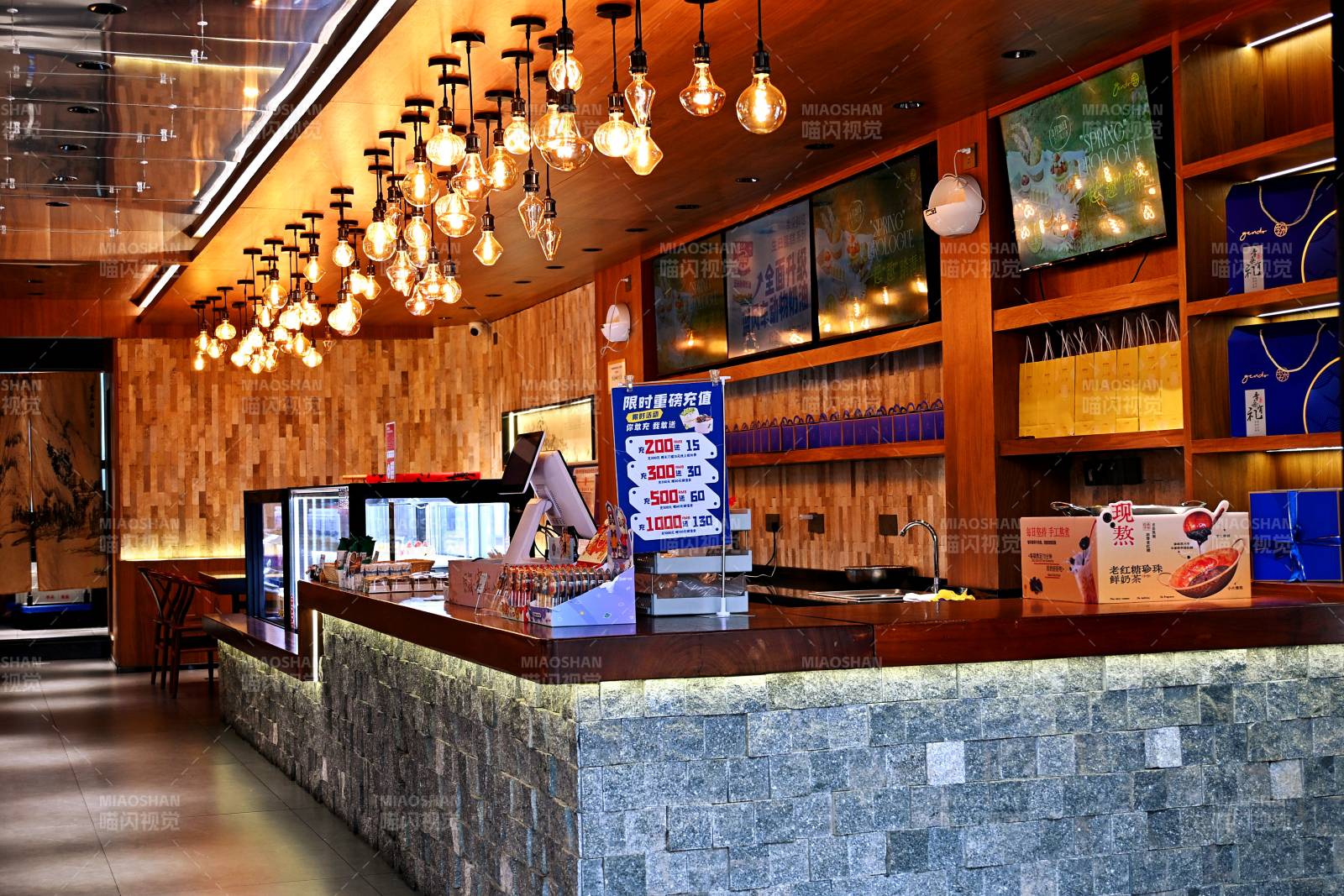 温馨木质吧台餐厅图片