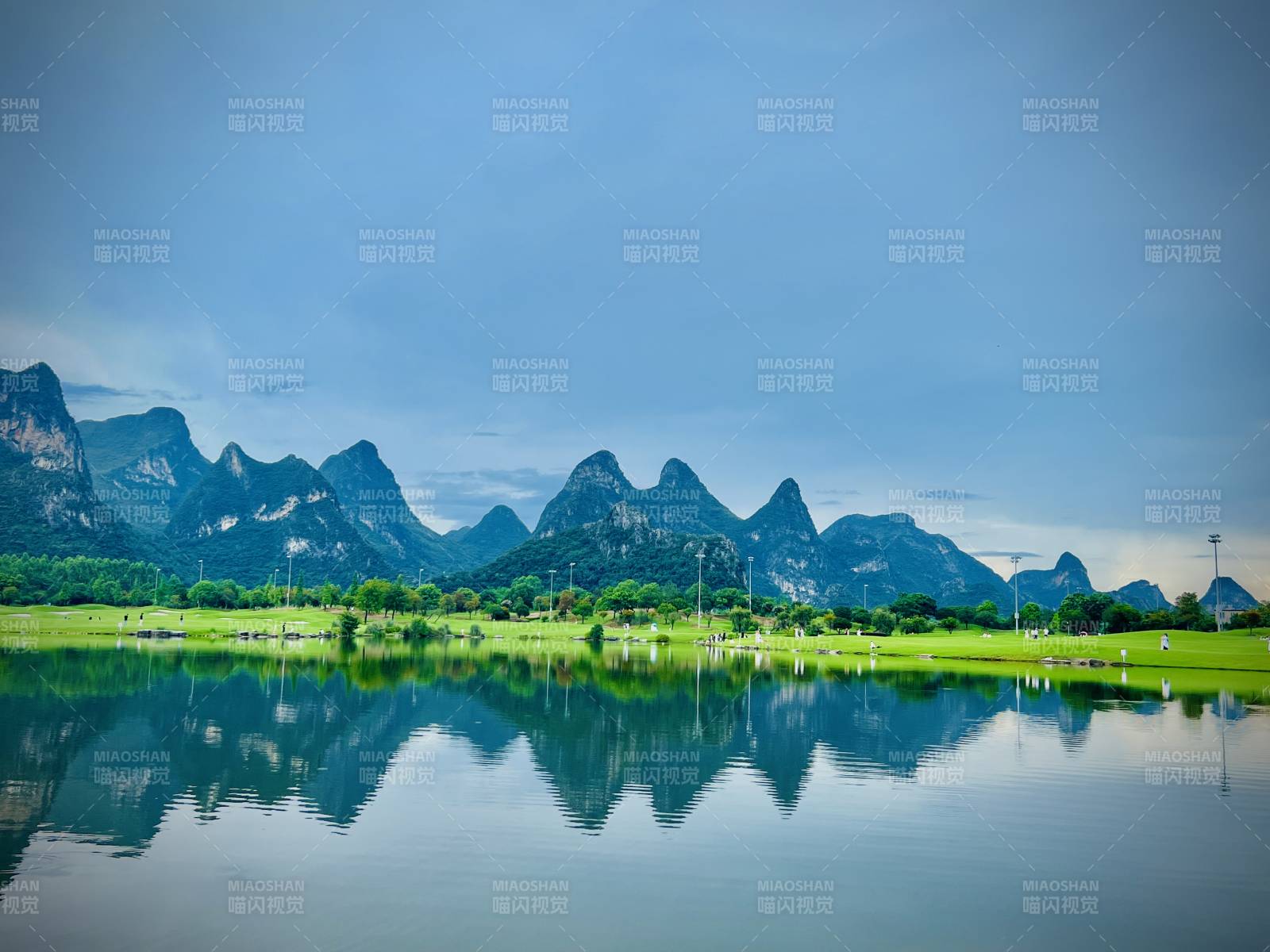 山水倒影 静美如画（桂林桂海晴岚）图片