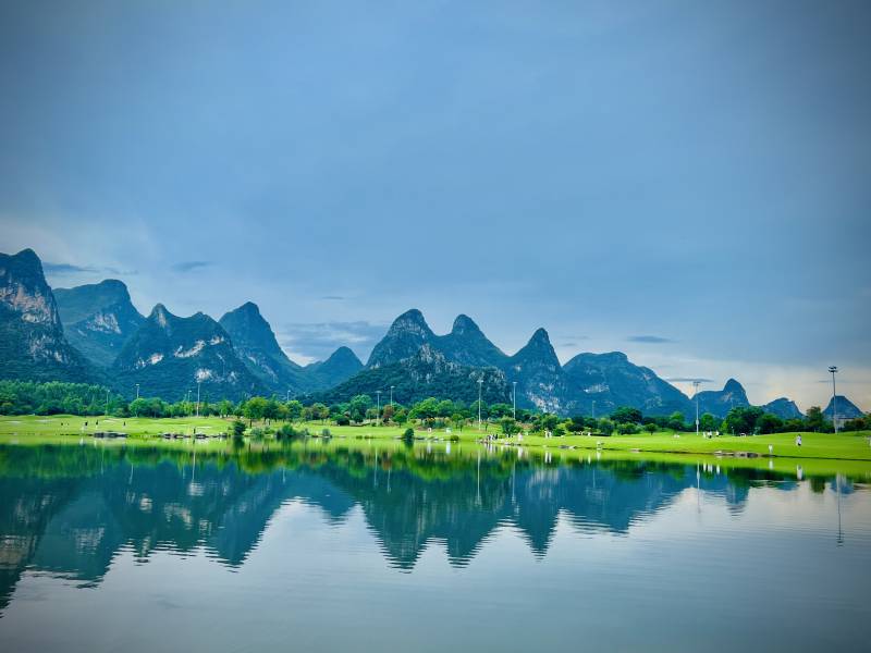 山水倒影 静美如画图片