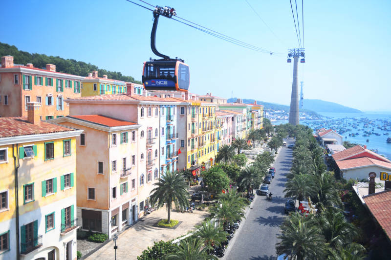 海滨彩屋缆车风景线图片