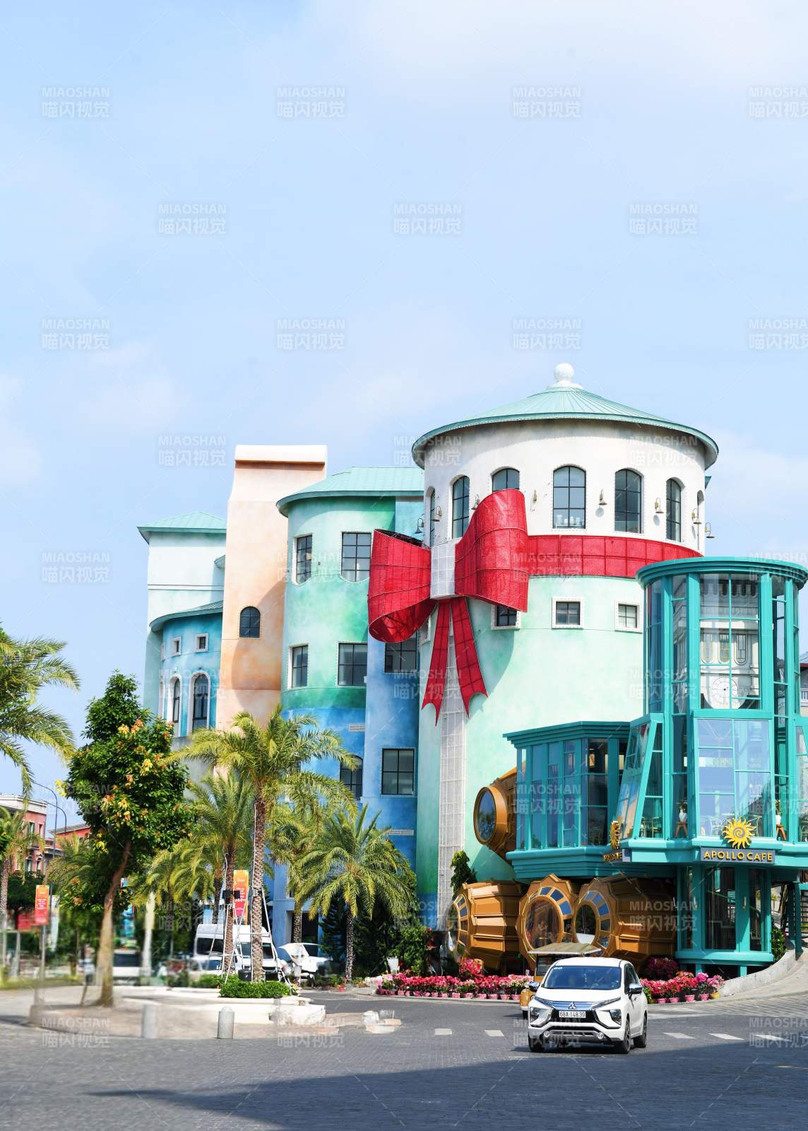 彩色建筑配红蝴蝶结图片