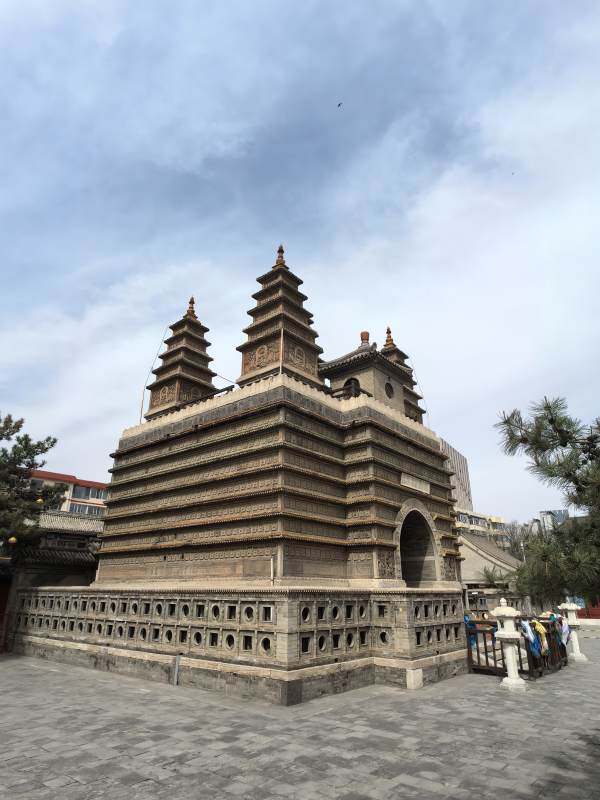 五塔寺 古塔巍峨映蓝天图片