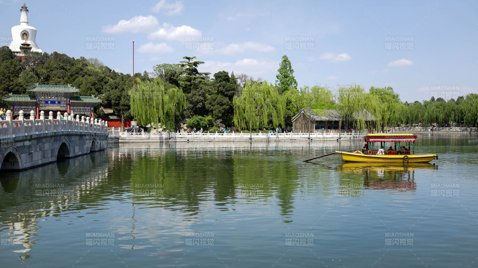 北海公园白塔游船景图片