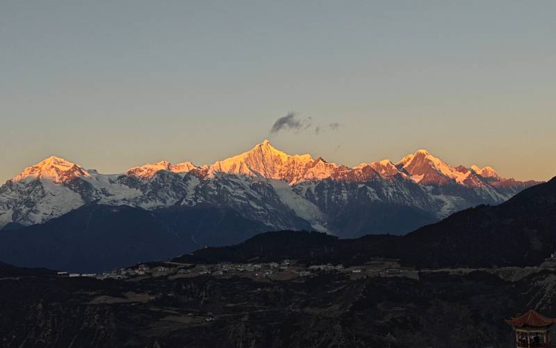 雪山映霞 暮色苍茫图片
