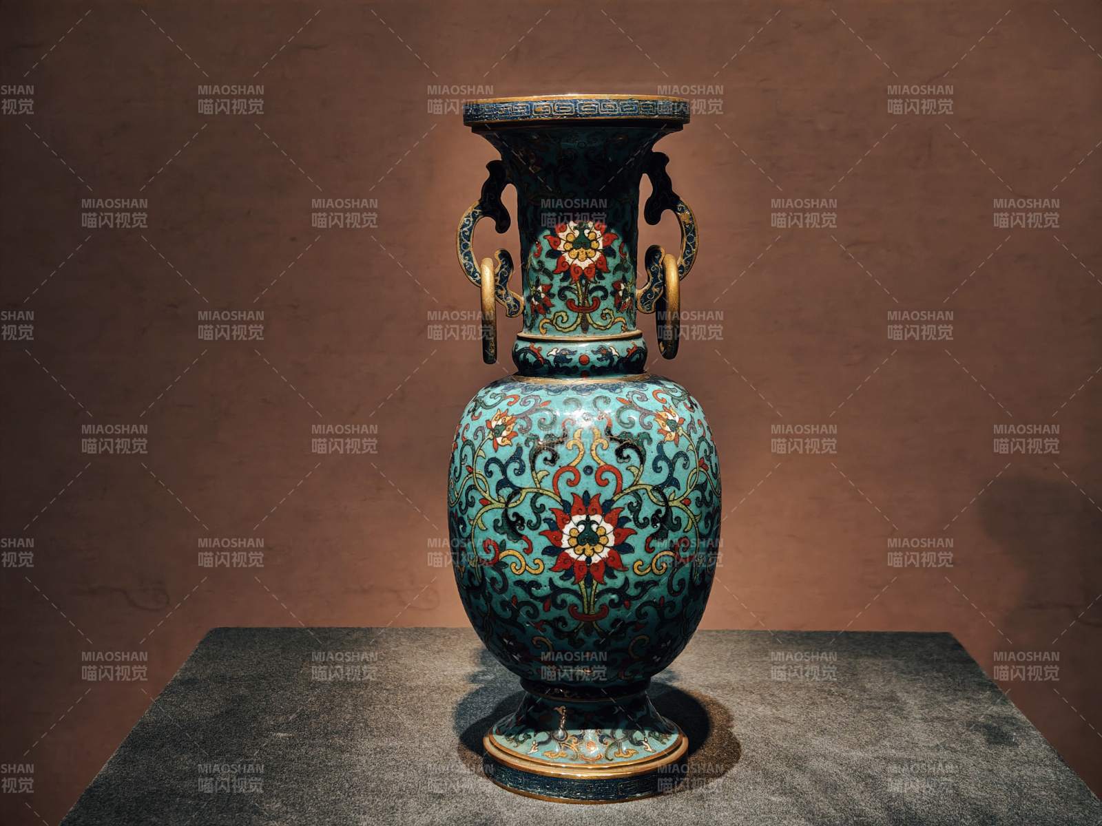 景泰蓝双耳尊 华美典雅图片