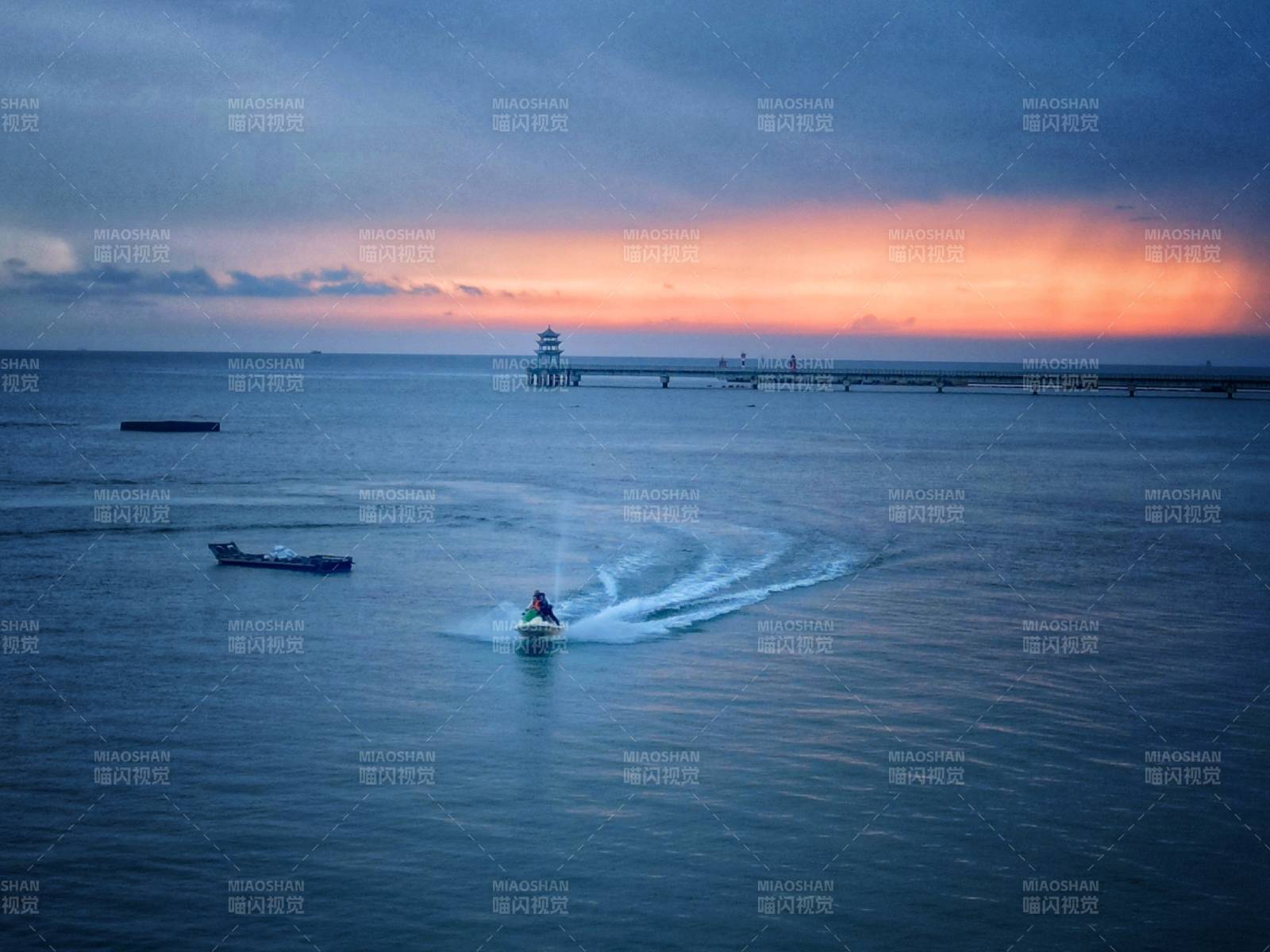 北海傍晚的海景图片