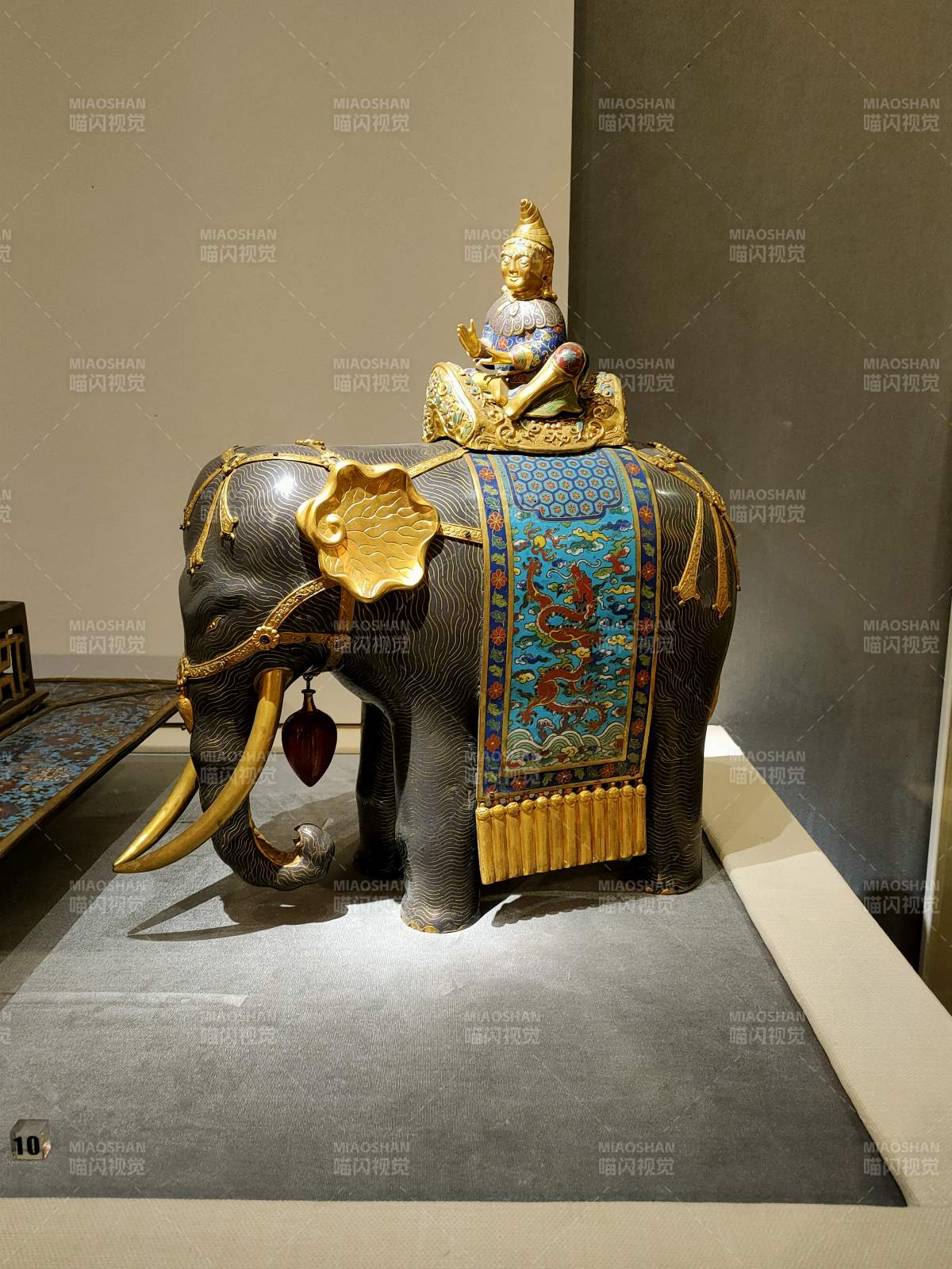 金象驮佛 珐琅彩珍玩图片