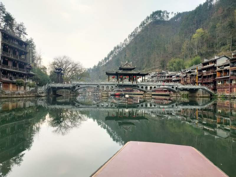 山水古镇 桥影倒映如画图片