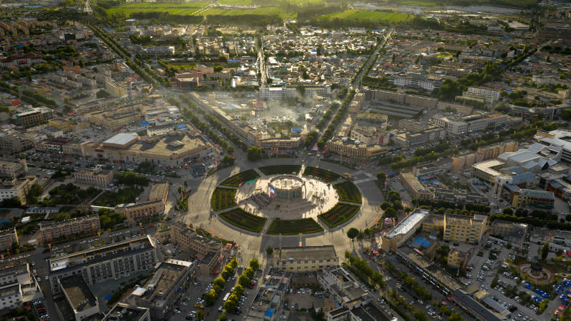 城市中心广场鸟瞰图图片