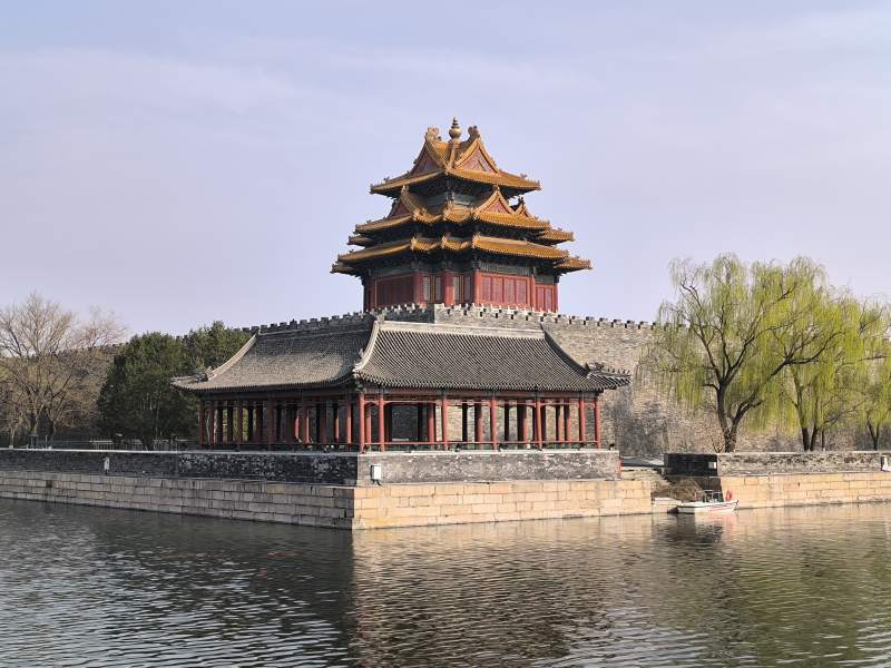 故宫角楼映水春景图片