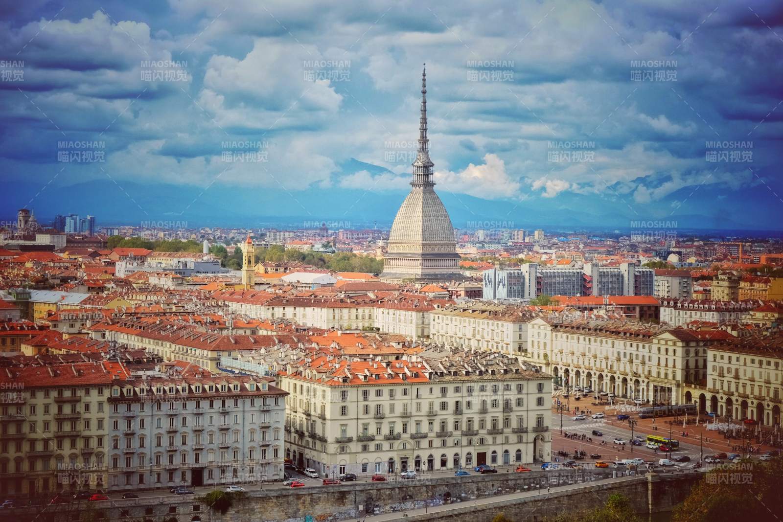 都灵天际线 尖塔与红瓦城图片