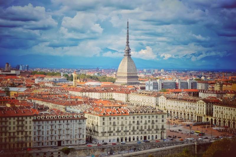 都灵天际线 尖塔与红瓦城图片