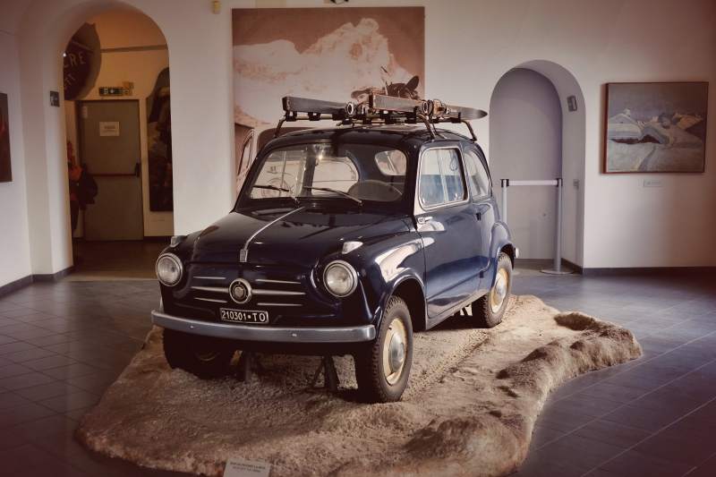 复古蓝车配毛毯 展厅静展图片