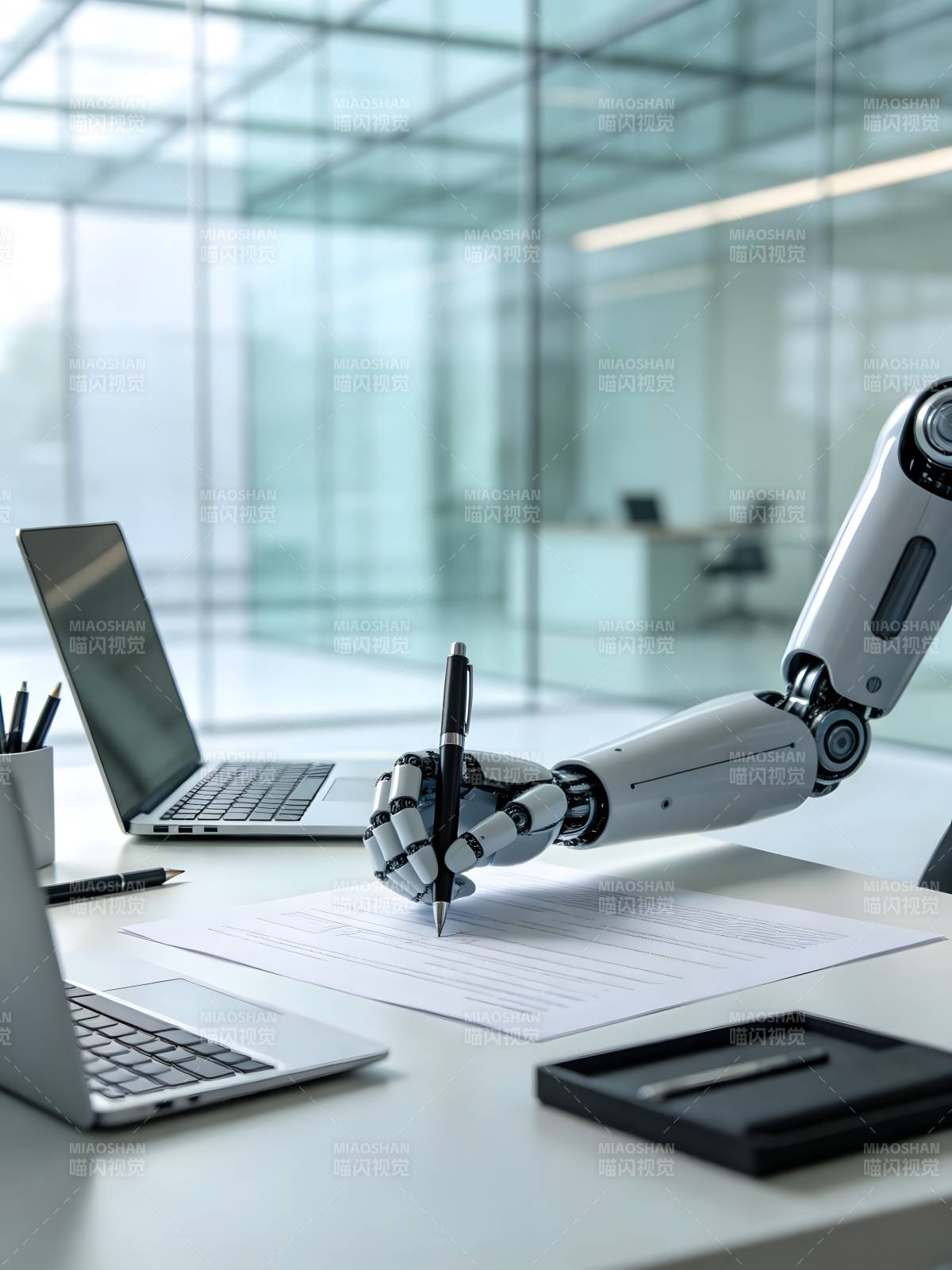 机器人办公 智能签署文件图片