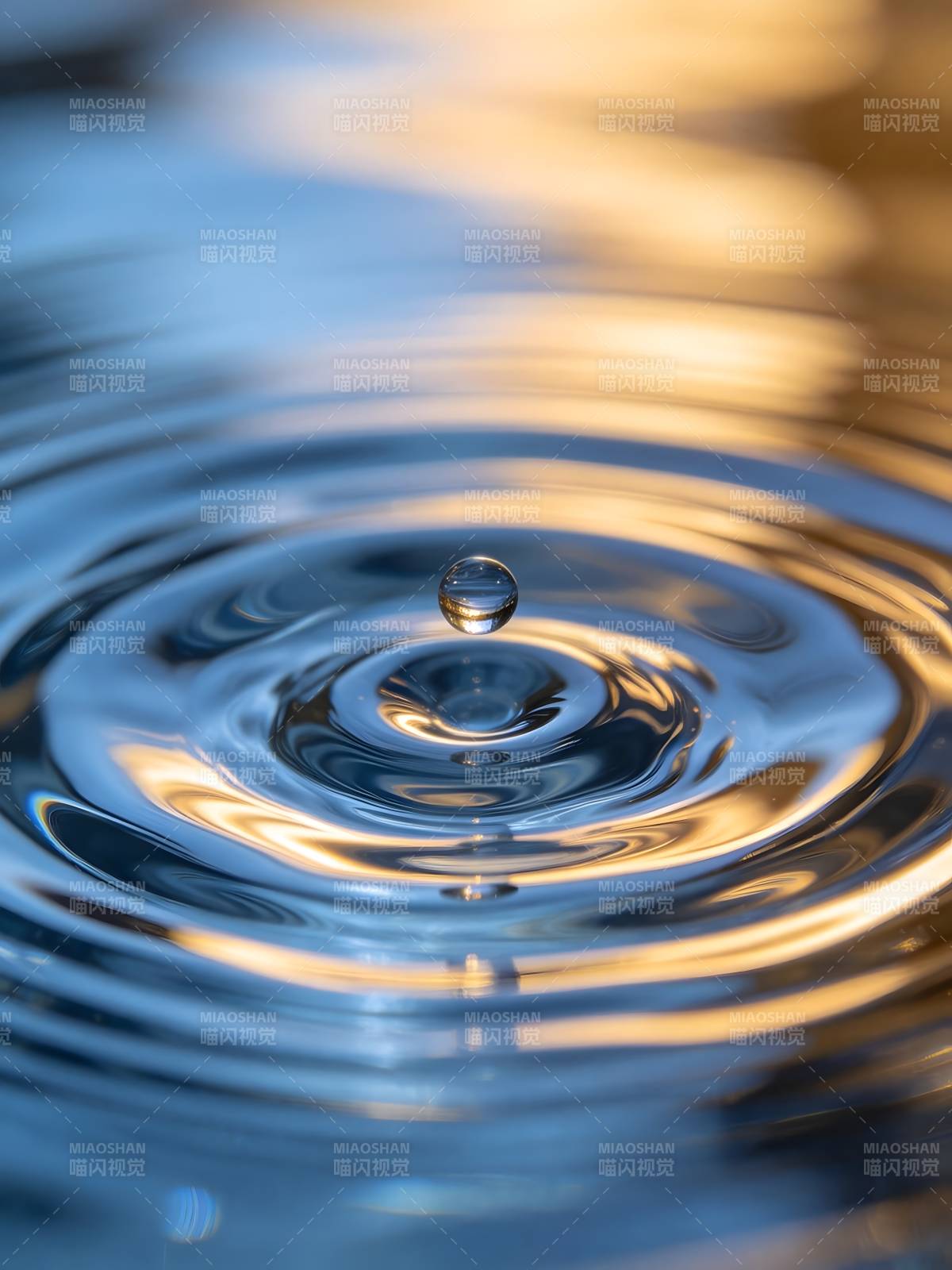 水滴涟漪 光影交织之美图片