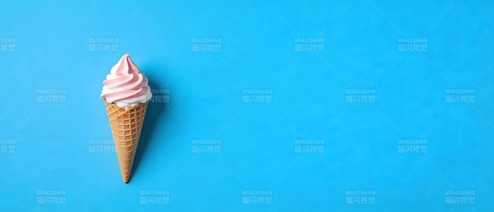 蓝底粉冰淇淋 甜到心尖图片