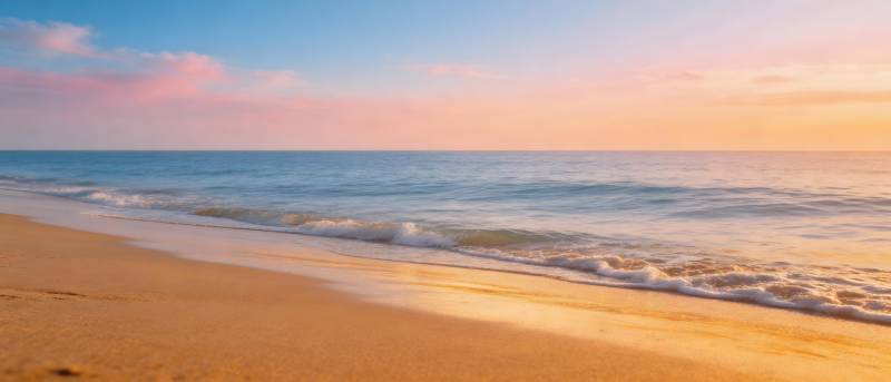 夕阳海滩 温柔浪花轻抚沙岸图片
