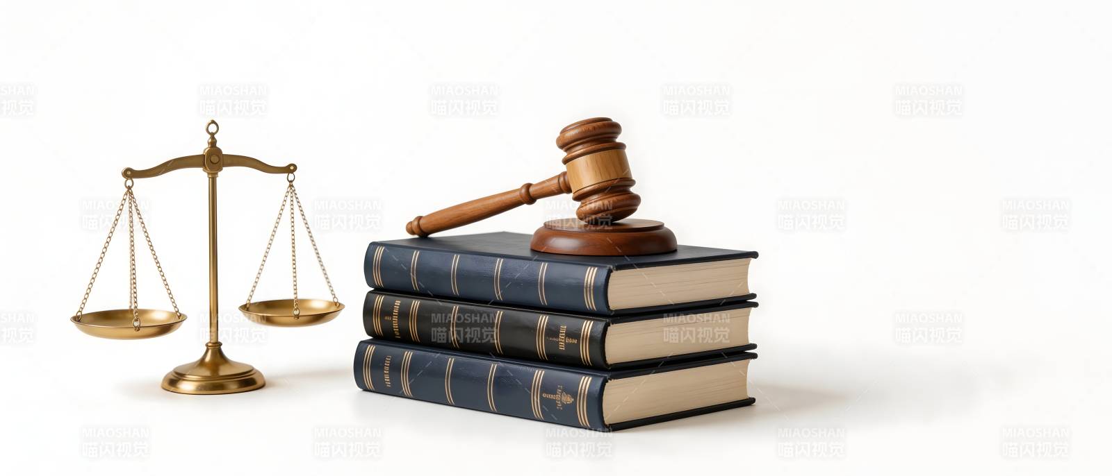 法槌天平与法律书籍图片