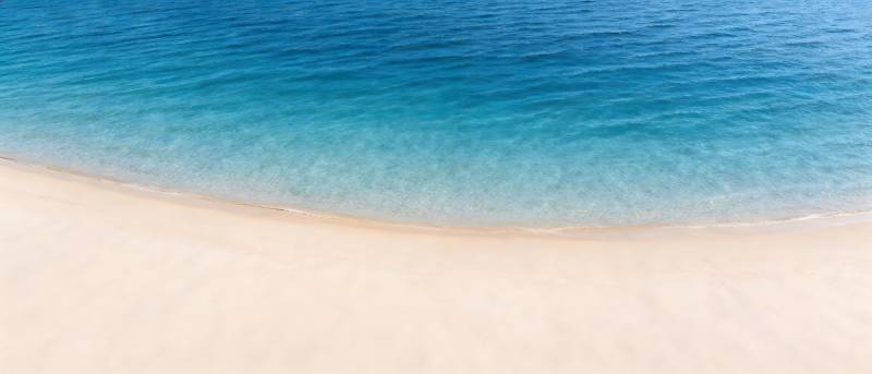 碧海白沙 静谧海岸线图片