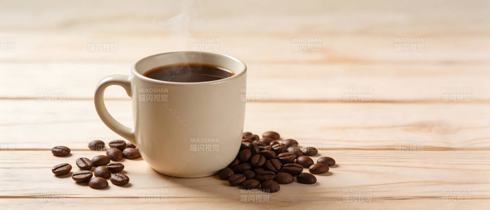 咖啡香伴豆 晨光暖木桌图片