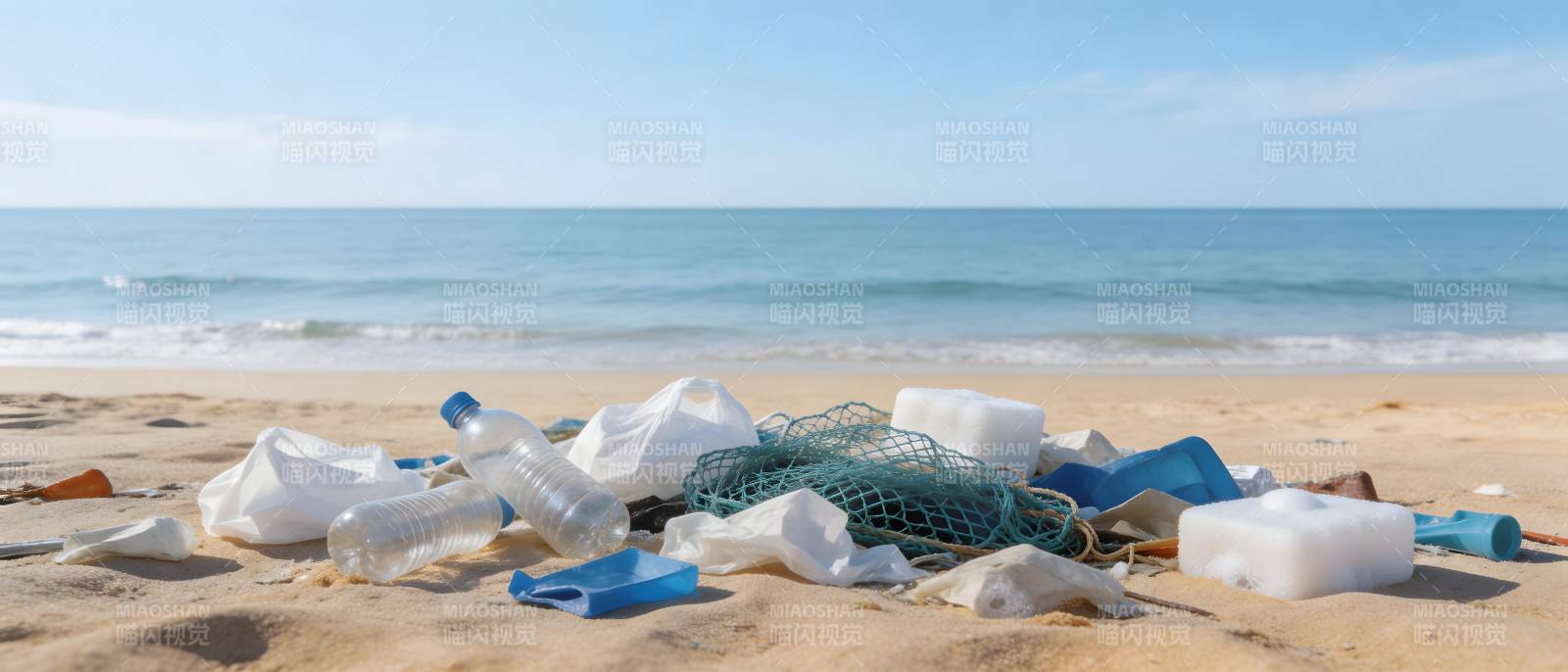 海滩塑料垃圾污染严重图片