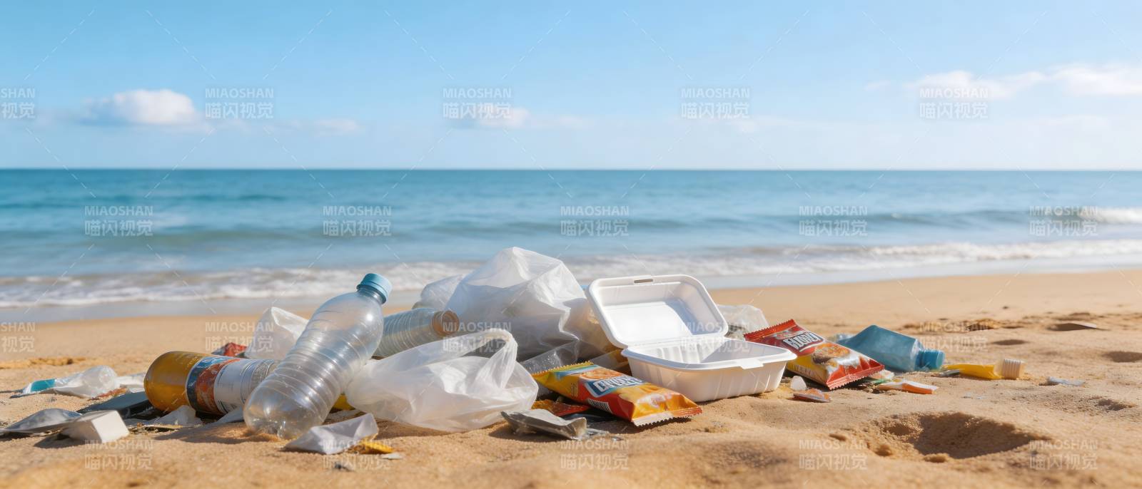 海滩垃圾堆积 海洋污染严重图片