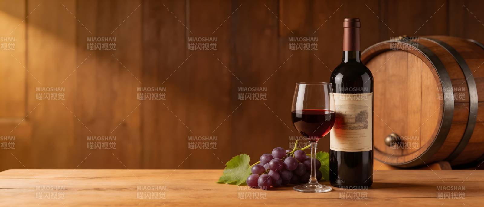红酒配葡萄 木桶伴醇香图片