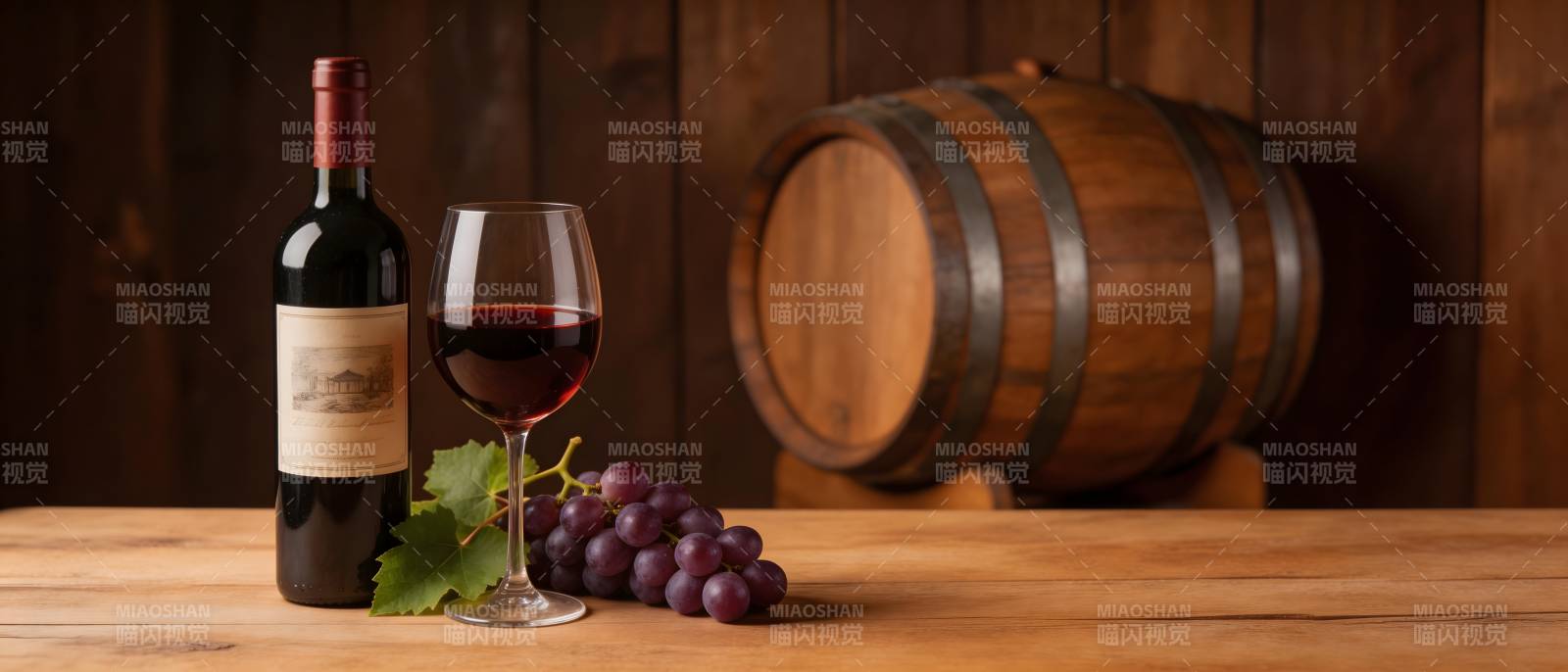 红酒配葡萄 木桶背景雅图片