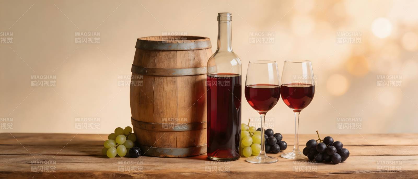 红酒木桶与葡萄静物图图片