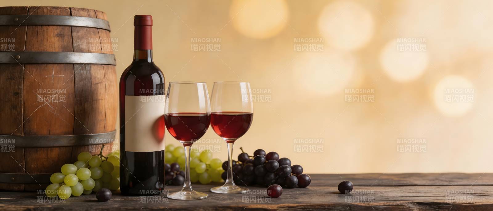 红酒配葡萄 木桶伴醇香图片