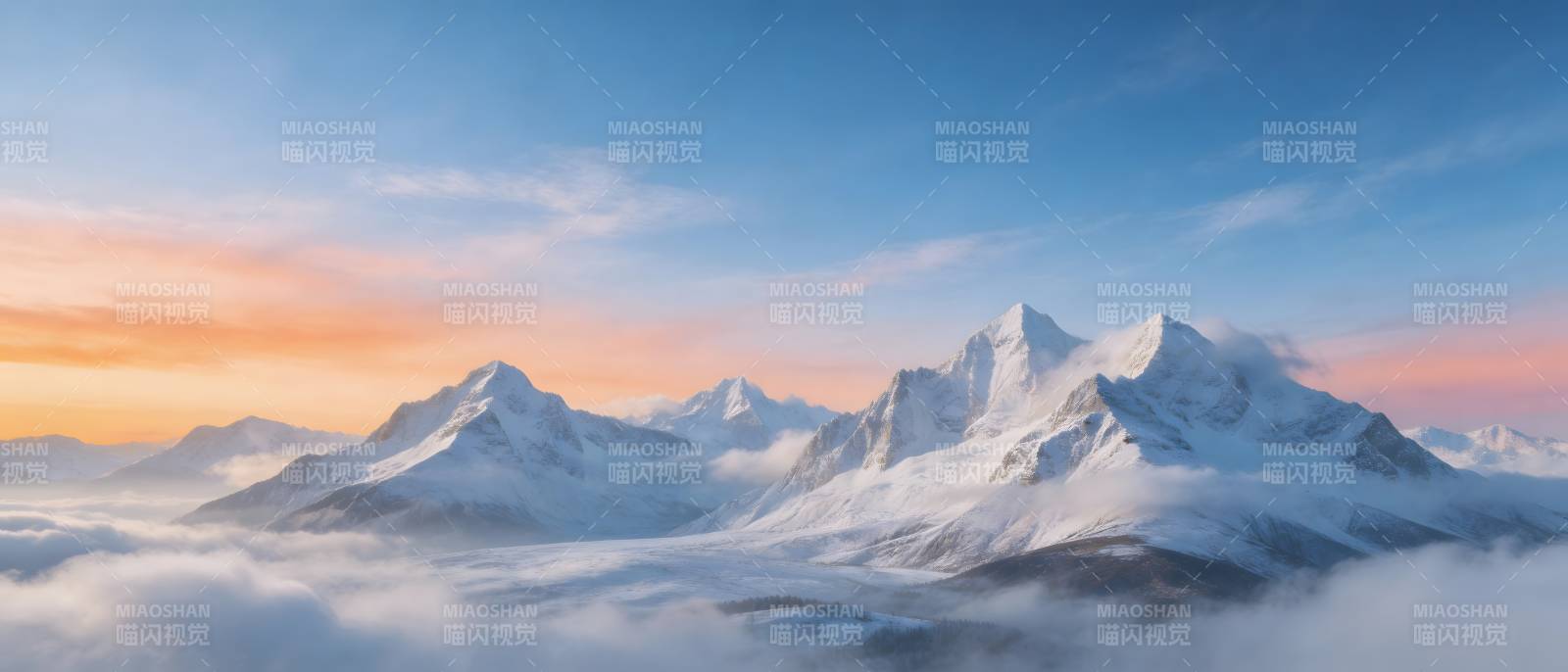 雪山云海映霞光图片