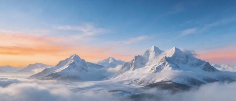 雪山云海映霞光图片