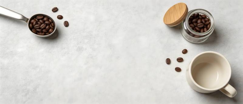 咖啡豆与杯 简约生活味图片