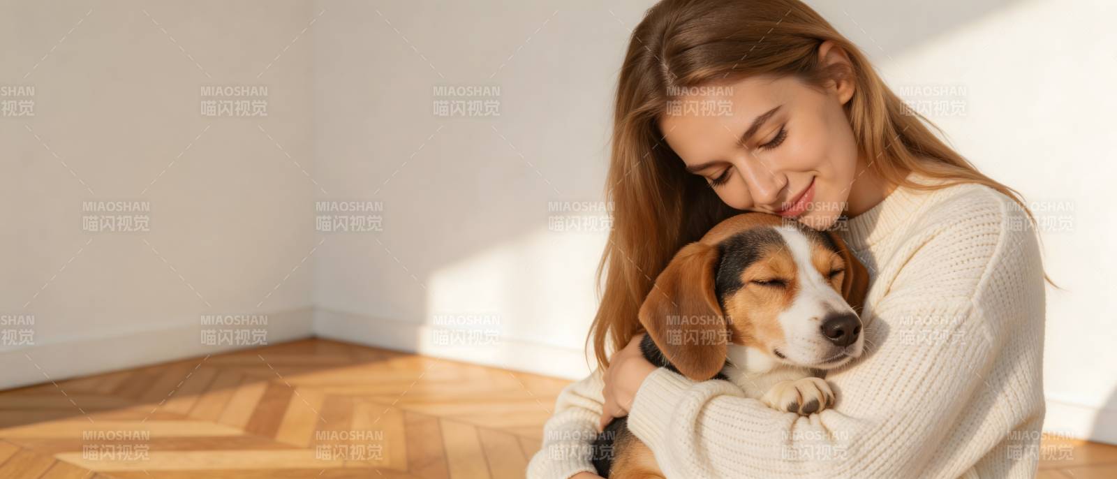 人狗相拥 温馨满屋图片