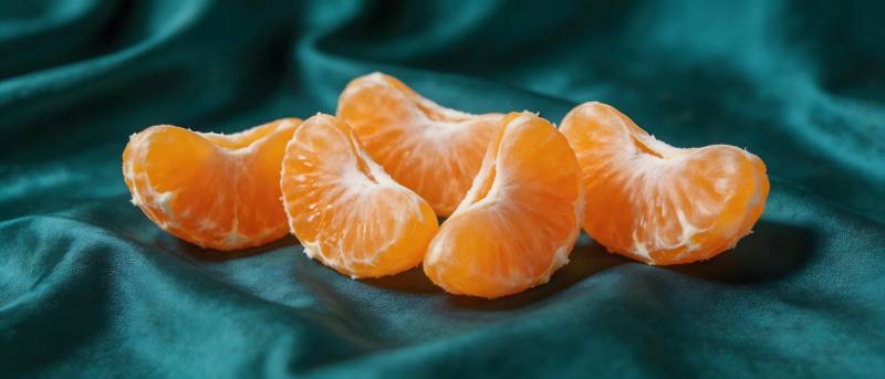 青缎上的橘瓣图片