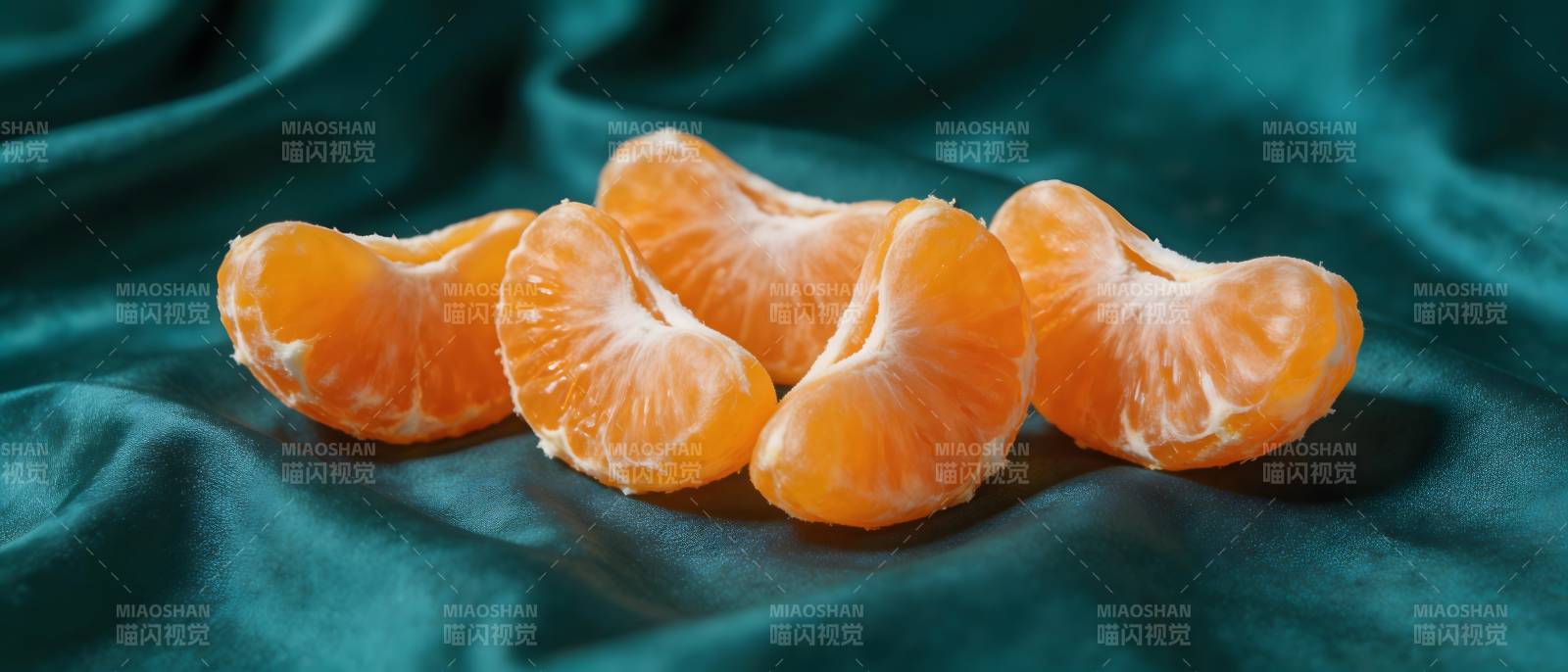 青缎上的橘瓣图片