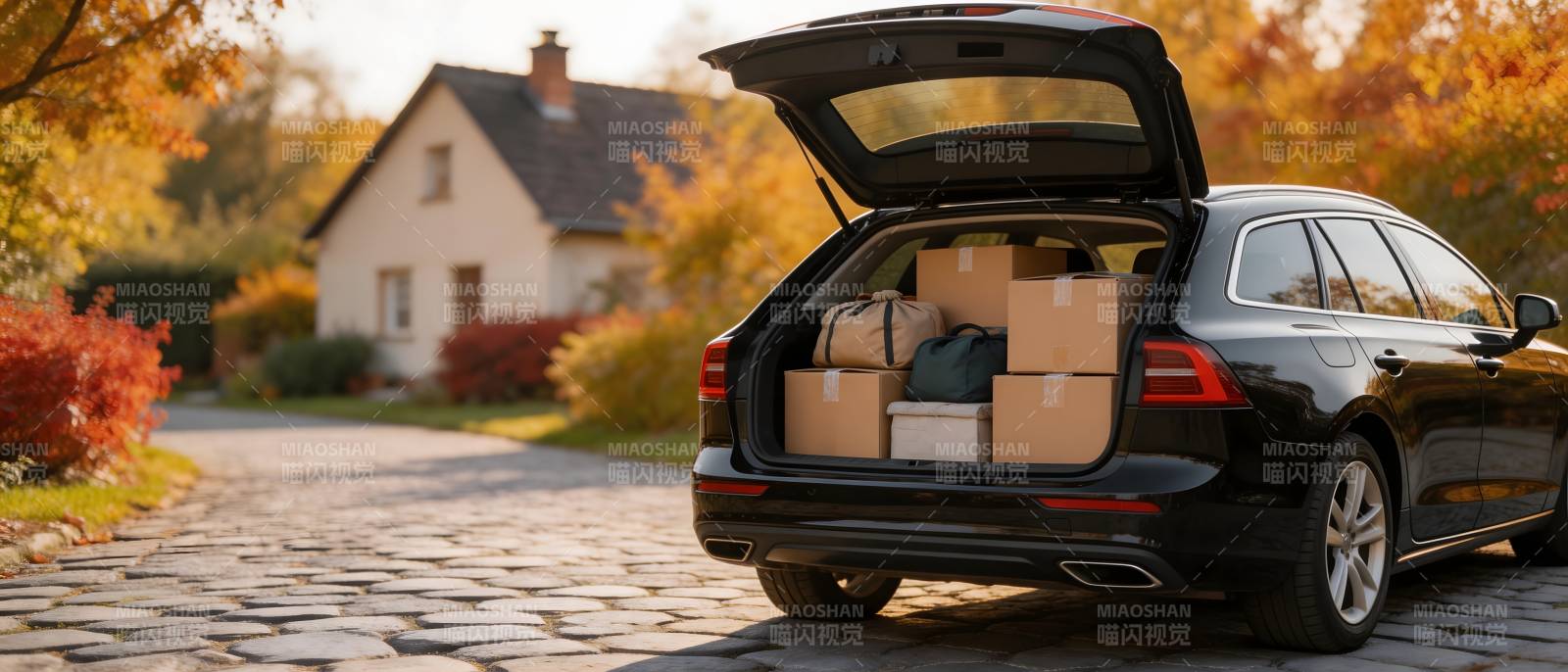 秋日搬家 后备箱满载温馨图片