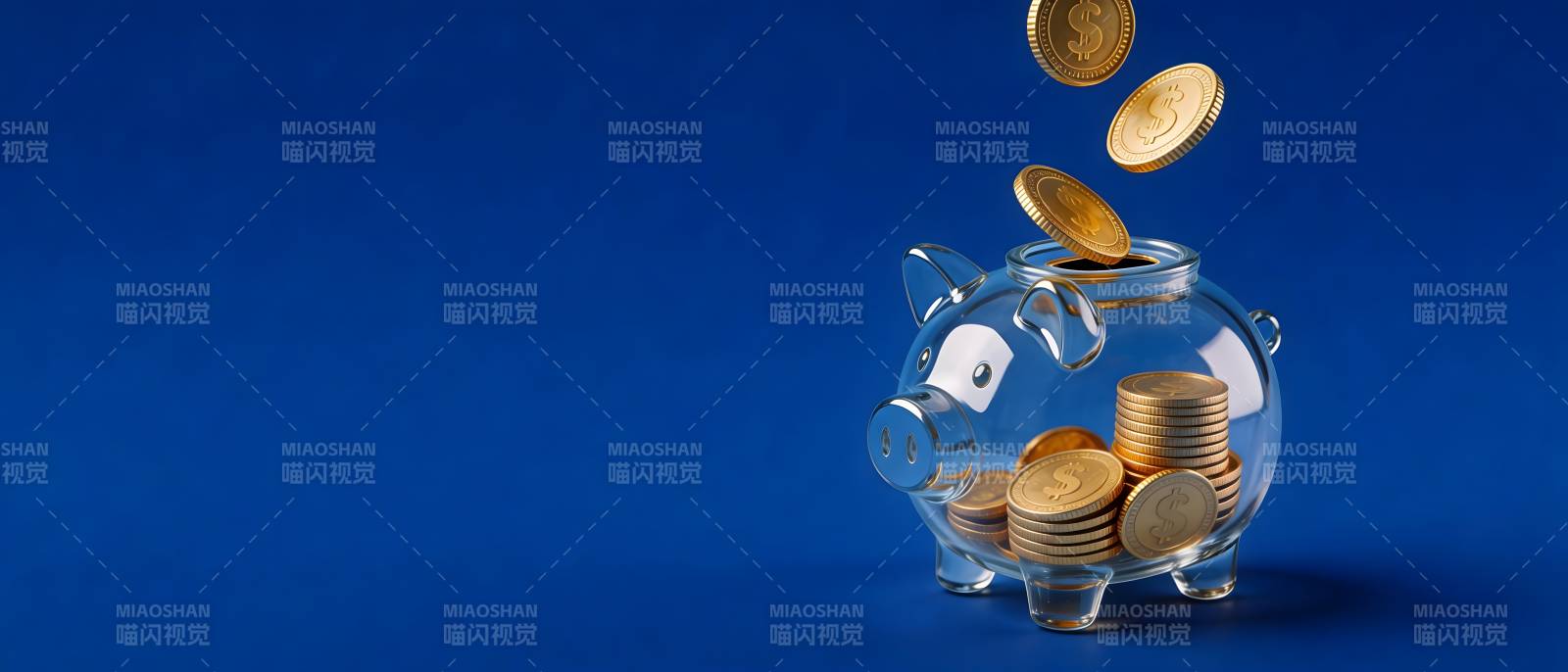 金币落入透明存钱罐图片