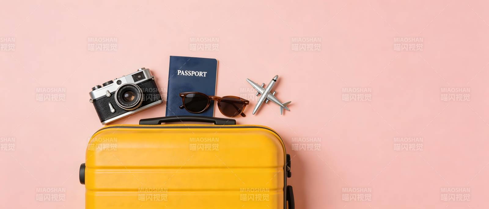 旅行必备 相机护照墨镜小飞机图片