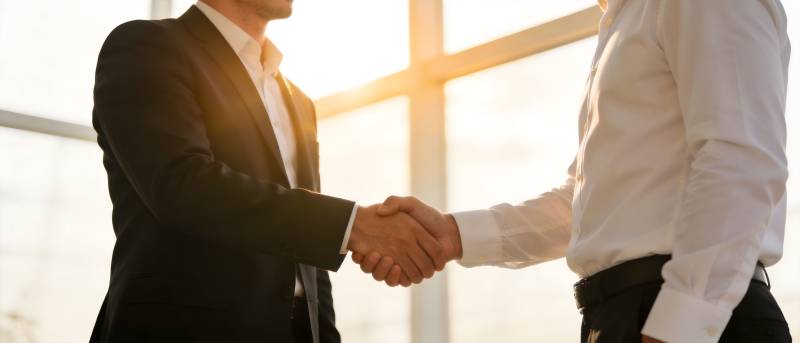 商务握手 合作共赢图片