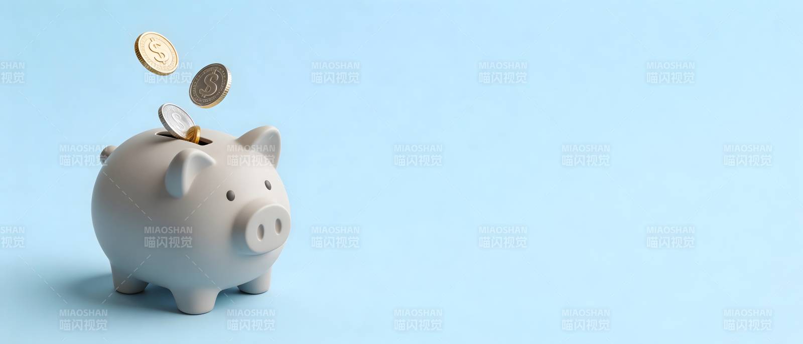 存钱罐接金币 储蓄致富图片