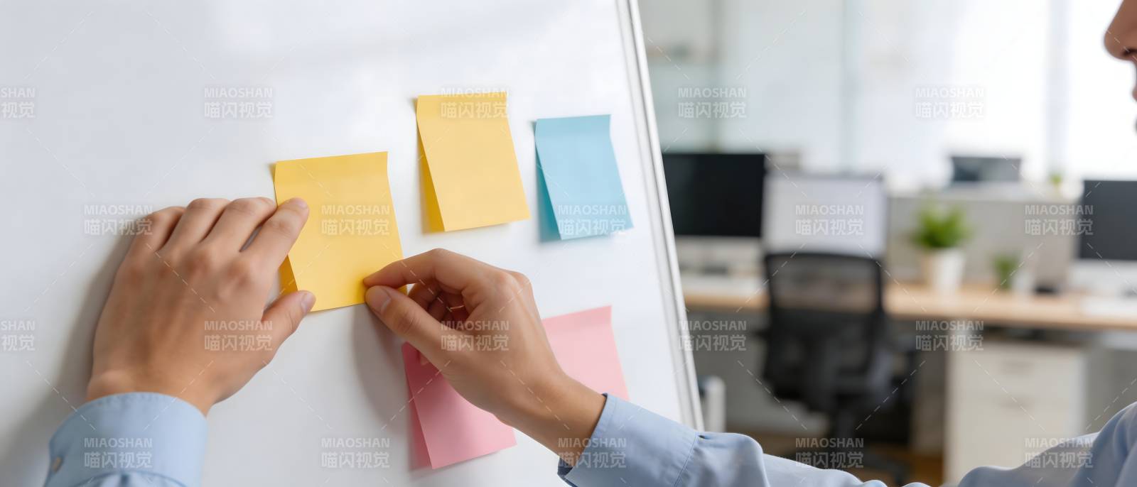 白板贴便签 办公协作中图片