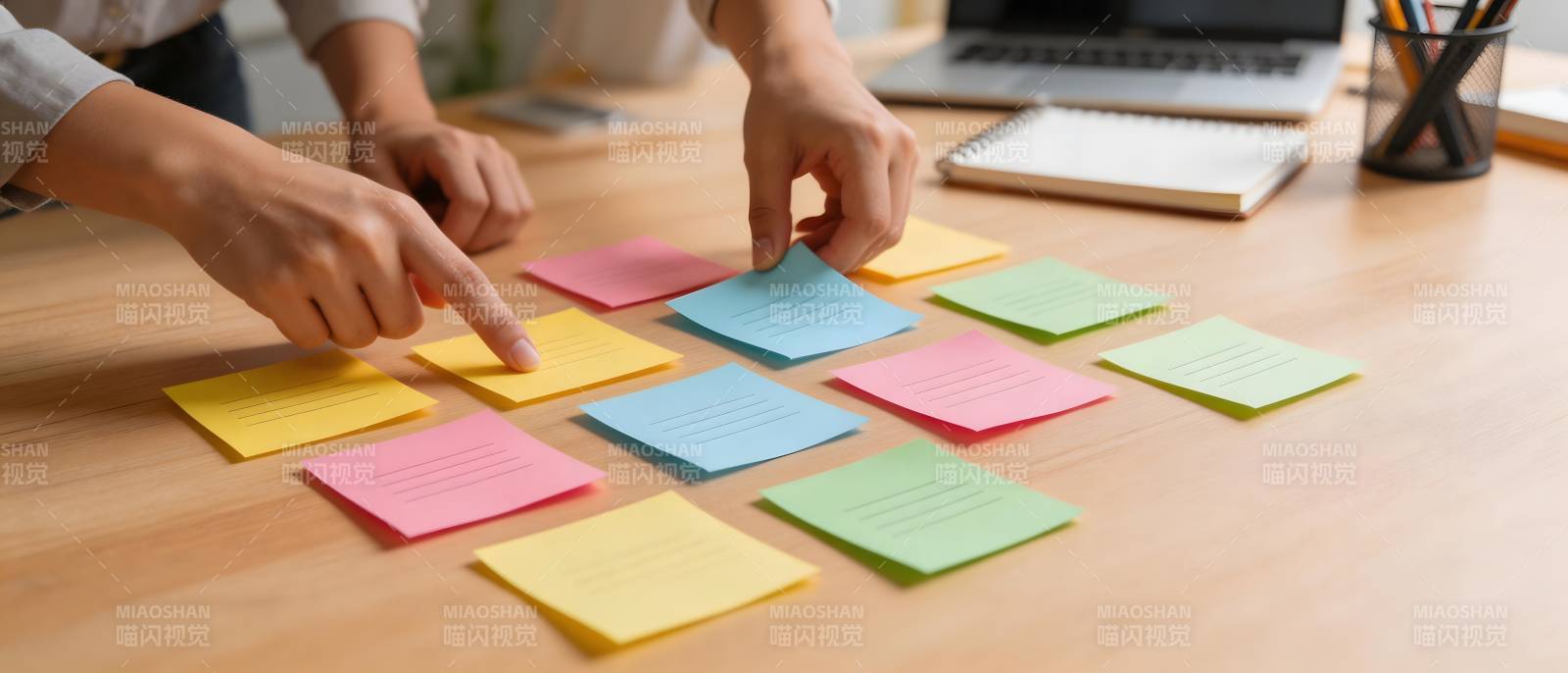 团队协作贴便签讨论图片